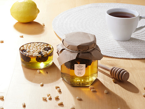 Мед с сосновой шишкой и кедровым орехом 250 гр. - рис 7.