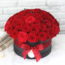 Розы в шляпной коробке Red Delicious